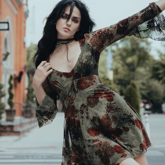 Disturbia Rosaleigh Dress - Picture 1 of 4